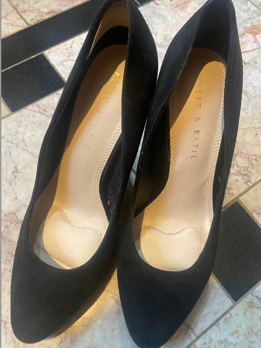 Kelly & Katie 4in Black Heels Size 9